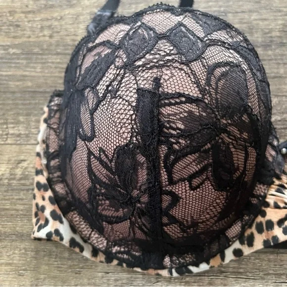 Victoria's Secret Cheetah Print Bra Size 36D - Picture 3 of 9